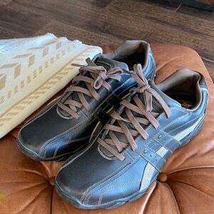 Skechers Men's Size 13 Black and Grey Shoes